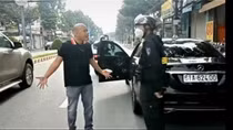 Thu nhiều giấy tờ cho vay nặng lãi tại nhà kẻ dọa giết CSCĐ