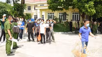 Niềm vui ngày trở về của các phạm nhân được đặc xá
