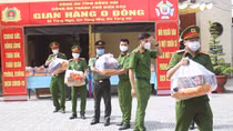 Công an TP Biên Hòa trao 4.000 suất quà cho người dân khó khăn