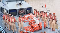 Phá án nơi cửa biển