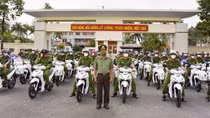 Bàn giao trang thiết bị cho Công an xã, thị trấn