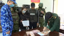 Vận chuyển 10 bánh heroin lấy 50 triệu đồng tiền công