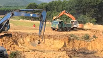 Doanh nghiệp khai thác đất lậu bị phạt, tịch thu phương tiện gần 500 triệu đồng
