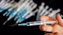 Nghi vấn y tá Đức đánh tráo vaccine COVID-19 bằng nước muối