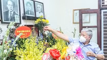 Dâng hương tưởng nhớ đồng chí Lê Quang Đạo