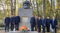 Bộ trưởng Tô Lâm đặt vòng hoa, thăm mộ Karl Marx