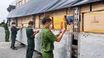 Thu giữ xe tải chở số lượng lớn khẩu trang và mỹ phẩm không rõ nguồn gốc