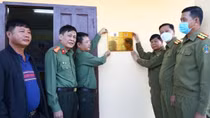 Bàn giao trụ sở Công an các bản tại Lào giáp biên giới với Hà Tĩnh