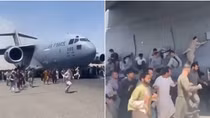 Thót tim cảnh người dân Afghanistan bám vào máy bay để rời khỏi đất nước