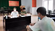 Đi cắt tóc bị mời về, viết bài xuyên tạc nói xấu tổ chống dịch
