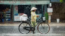 Mưa rào và giông khắp các tỉnh thành trên cả nước