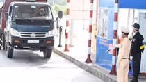Trà Vinh xử phạt 2 tài xế xe tải “luồng xanh” đi sai lộ trình