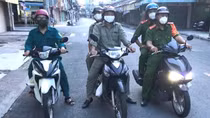 Giả mạo lực lượng chức năng kiểm tra "thẻ xanh COVID-19" để cướp giật tài sản
