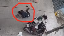 Truy tìm tên cướp mặc trang phục xe ôm công nghệ