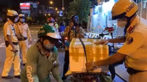 Những câu chuyện cảm động về người “chiến sĩ áo vàng”