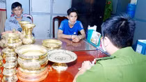 Đột nhập nhà thờ họ trộm đồ thờ bằng đồng