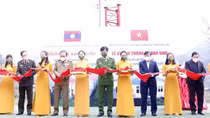 Bộ Công an Việt Nam bàn giao trụ sở công an bản đầu tiên cho Lào