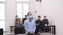Hai cha con vào tù vì hành xử côn đồ
