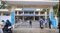Một giáo viên mắc COVID-19 hơn 160 học sinh phải ở nhà học trực tuyến