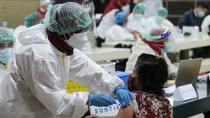 Indonesia tuyên bố làn sóng COVID-19 mới "đã đạt đỉnh"