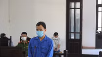 Ma men "thông chốt", tông đổ rào chắn chốt kiểm soát dịch, đuổi đánh Công an