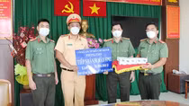 Trung úy Công an bị F0 tặng máy đo nồng độ ôxy trong máu cho đồng đội
