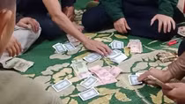 Nhóm “quý bà” đánh bạc giữa mùa dịch
