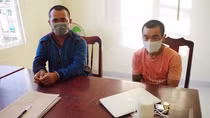 Nhậu say, tông xe máy bung cửa hàng tạp hóa rồi vào trộm