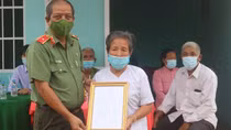 Công an tỉnh Trà Vinh bàn giao nhà nghĩa tình đồng đội
