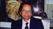 Đôi bàn tay ôm trọn nỗi thu không