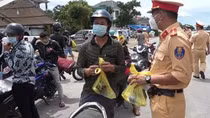 Vòng tay yêu thương nơi cung đường miền Trung