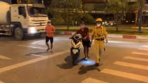 Ôm giấy phạt vì “quắc cần câu” khi quán nhậu được mở bán lại