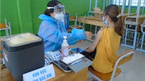 Hai Chủ tịch UBND phường bị đình chỉ, điều chuyển công tác vì lơ là chống dịch