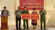 Công an tỉnh Sơn La trao nhà tình nghĩa tặng Trưởng Công an xã gặp khó khăn