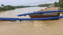 Lũ cuốn sà lan va vỡ đường ống cấp nước, uy hiếp an toàn cầu Hà Ra, Nha Trang