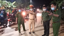 Công an Sơn La trắng đêm hỗ trợ bà con hồi hương