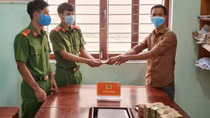2 chiến sỹ trả lại hơn 500 triệu đồng cho người đánh rơi