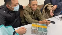 Bắt giữ đối tượng vận chuyển 4 bánh heroin và 2 kg ma túy đá