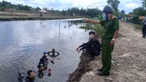 Bị người dân truy đuổi, 3 đối tượng trộm chó nhảy kênh trốn