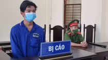 Lĩnh 12 tháng tù vì hành hung gây thương tích cho cán bộ Công an