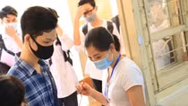 Hà Nội trả giấy chứng nhận tốt nghiệp THPT qua đường bưu điện