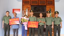 Chia sẻ khó khăn với đồng đội từ việc ủng hộ làm nhà tình nghĩa