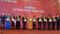 Tôn vinh 50 “Gương sáng Pháp luật” 2021