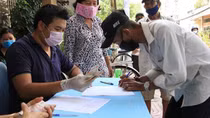 Vì sao một số người dân khó khăn do dịch COVID-19 tại TP Hồ Chí Minh chưa được nhận tiền hỗ trợ?