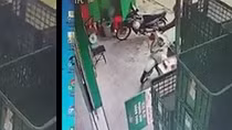 Dàn cảnh say nắng lừa bảo vệ để đồng bọn trộm xe SH
