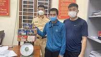 Vận chuyển pháo nổ đi tiêu thụ trong đêm khuya