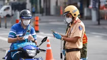 Công an TP Hồ Chí Minh phát hiện 30 F0 khi quét mã QR tại các chốt kiểm soát