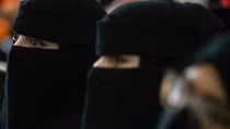 Taliban yêu cầu nữ sinh viên đại học mặc trang phục truyền thống