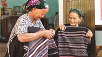 Sắc màu thổ cẩm Hrê