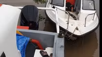 3 người mất tích khi phương tiện thuỷ va chạm sà lan chở đá